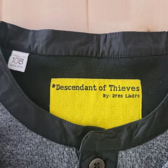 Descendant of Thieves Men's Grey Relaxed Crew Neck Pullover Sweater Thumb Holes - Picture 5 of 11